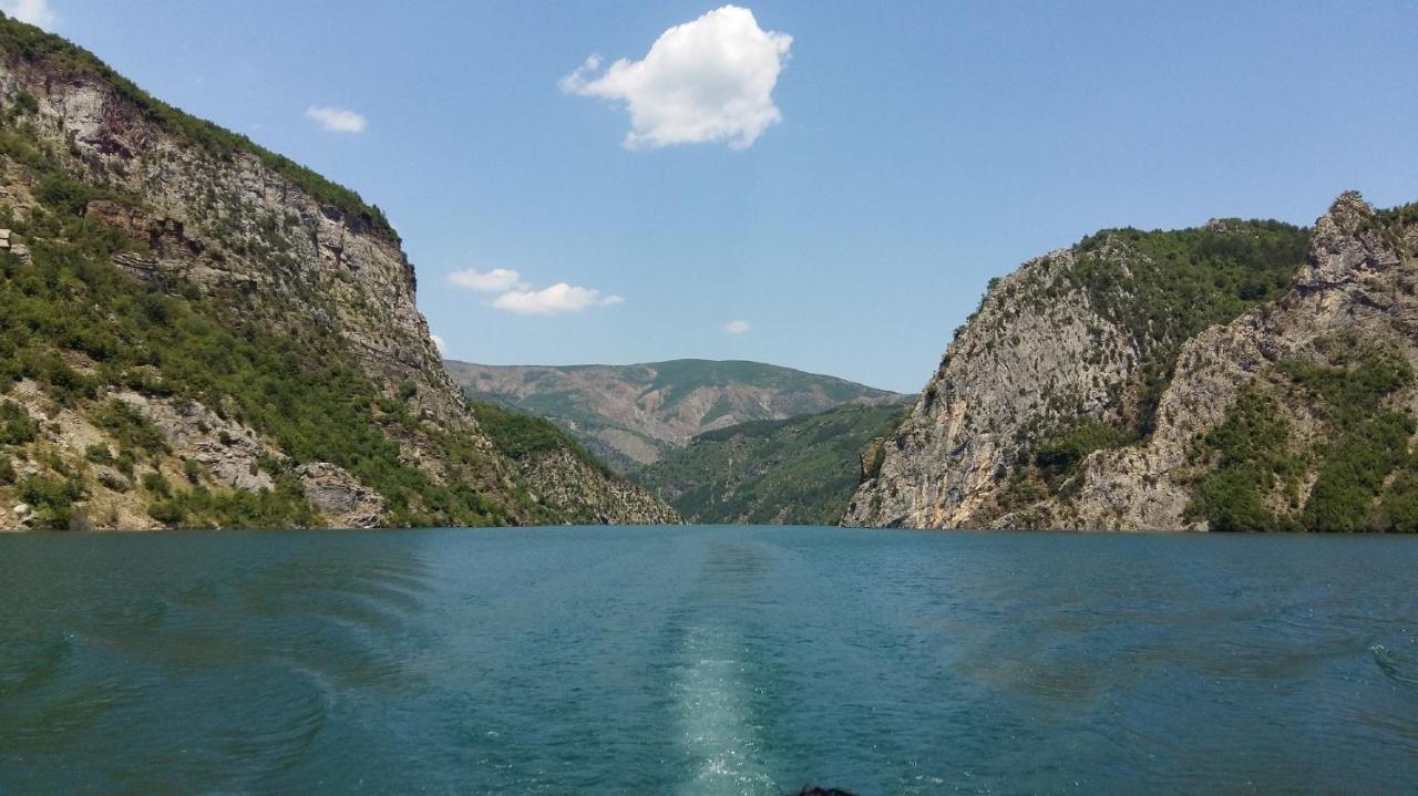 Rozafa Ferry & Accommodation Koman Dış mekan fotoğraf